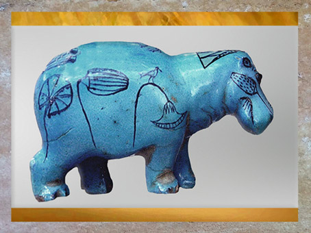 D'après un hippopotame, papyrus et oiseau, faïence, nécropole de Dra Abou el-Naga, Thèbes, Moyen Empire, Égypte Ancienne. (Marsailly/Blogostelle)
