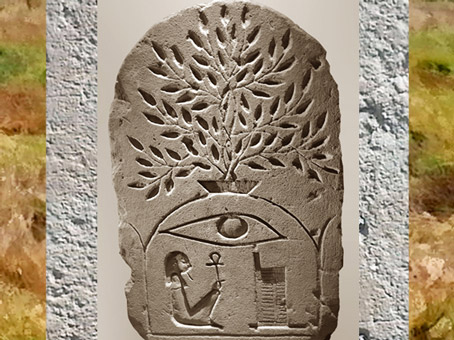 D’après le tombeau mythique d’Osiris, sous la butte sacrée surmontée d’un arbre, et le hiéroglyphe Osiris, stèle en grès, XXXe dynastie, époque ptolémaïque, Égypte Ancienne. (Marsailly/Blogostelle)