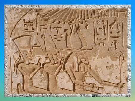 D'après la triade d’Éléphantine, Khnoum-Rê, Satis et Anouket-Anoukis, XXe dynastie, île d’Éléphantine, Assouan, Égypte Ancienne. (Marsailly/Blogostelle)