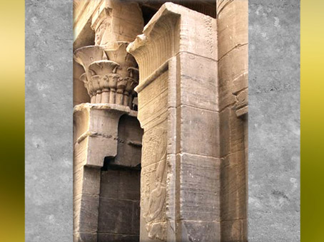 D’après l'entrée du Mammisi, sous Ptolémée III Evergète Ier, temple d'Isis de Philae, XXXe dynastie-époque romaine, île d'Aguilkia, Assouan, Égypte Ancienne. (Marsailly/Blogostelle)