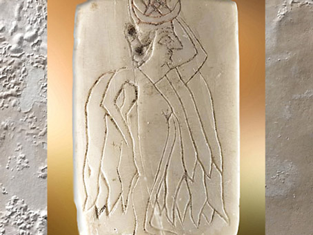 D’après la déesse Ishtar, dévoilant sa nudité, plaque de coquille gravée, vers 2500 avjc, Mari, Tell Hariri, Syrie, Mésopotamie. (Marsailly/Blogostelle)