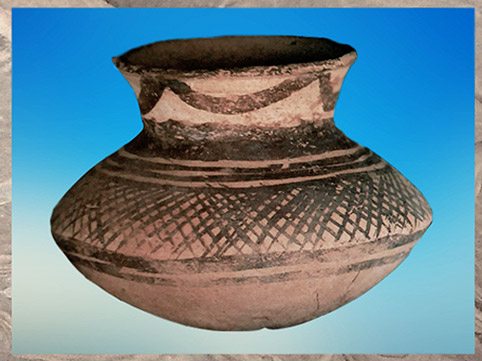 D'après une terre cuite peinte, Obeid, Ve millénaire avjc, Tello, Irak actuel, Mésopotamie néolithique. (Marsailly/Blogostelle)