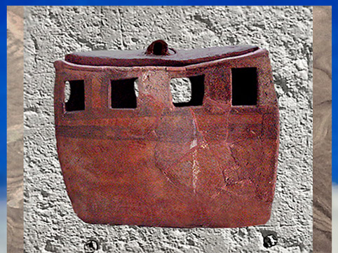 D'après un édifice miniature avec accès terrasse, terre cuite peinte, Ve millénaire avjc, Iran, Orient ancien, période néolithique. (Marsailly/Blogostelle)