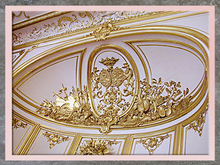 D'après des motifs décoratifs, dorures sur fond blanc, style Rocaille, XVIIIe siècle, France. (Marsailly/Blogostelle)