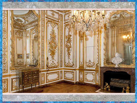 D’après le cabinet garde-robe de Louis XVI, château de Versailles, France, XVIIIe siècle, style Rocaille. (Marsailly/Blogostelle)