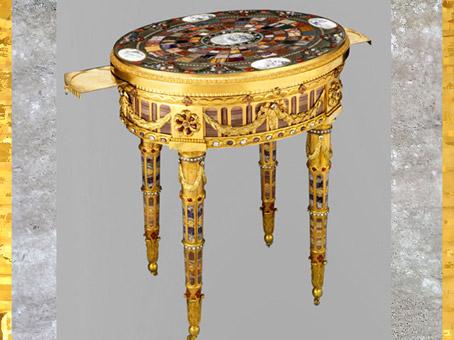 D’après la table de Breteuil, dite aussi de Teschen, de Johann Christian Neuber, 1780, cadeau au Baron de Breteuil, France, XVIIIe siècle. (Marsailly/Blogostelle)