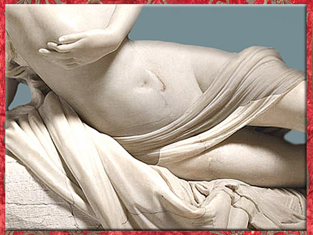 D’après Psyché ranimée par le baiser d’Éros, détail drapé, d’Antonio Canova, 1793, marbre, XVIIIe siècle, Néoclassique. (Marsailly/Blogostelle)