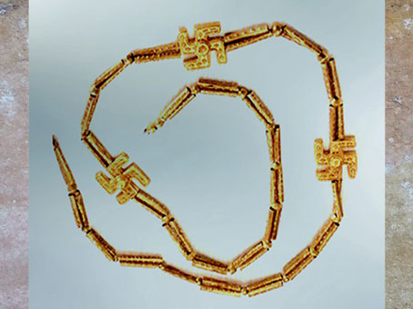 D’après un collier à décor de svastikas, Ier millénaire avjc, Kaluraz, Gilan, Iran ancien. (Marsailly/Blogostelle)