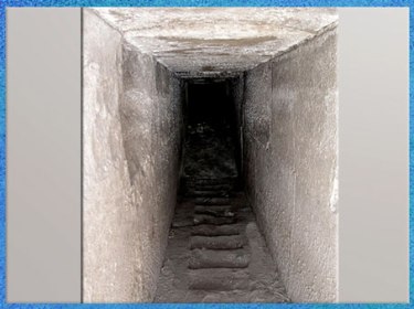 D’après un couloir souterrain, complexe funéraire, deuxième pyramide du roi, Amenemhat III, XIIe dynastie, Moyen Empire, Hawara, Fayoum, Égypte ancienne. (Marsailly/Blogostelle)