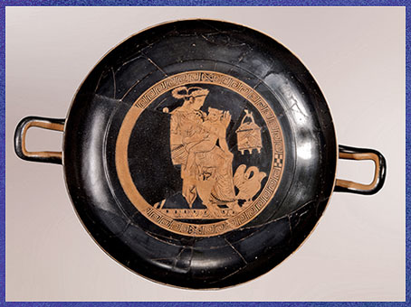 D'après Pasiphaé et le Minotaure enfant, coupe, céramique, style attique à figures rouges, vers 340-320 avjc, Vulci, art antique. (Marsailly/Blogostelle)