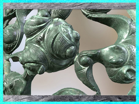 D’après un motif triskèle, haut relief, bronze, Dôme aux Dragons, tombe à char, Val d'Oise, IIIe siècle avjc, La Tène, Gaule celtique. (Marsailly/Blogostelle)