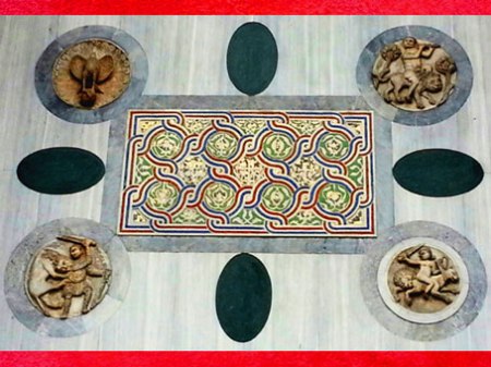 D'après un labyrinthe-entrelacs, et les Quatre évangélistes, détail extérieur, cathédrale Saint-Marc, Venise. (Marsailly/Blogostelle)