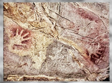 D'après des mains en négatif, peintures grotte d'El Castillo, vers 40 800 avjc, Puente Viesgo, Espagne, paléolithique. (Marsailly/Blogostelle)