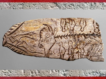 D'après une pendeloque, bison et silhouettes, os gravé, 18 000 -10 000 ans avjc,  Dordogne, magdalénien, paléolithique supérieur. (Marsailly/Blogostelle)