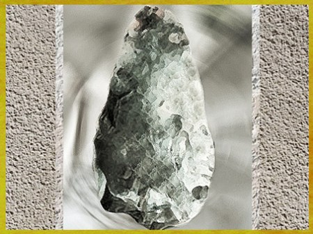 D'après des bifaces acheuléens, vers 650 000 avjc, paléolithique inférieur. (Marsailly/Blogostelle)