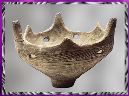 D'après un vase ajouré, à décor imprimé et gravé, terre cuite, Ve millénaire avjc, Bulgarie, néolithique. (Marsailly/Blogostelle)