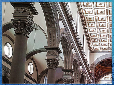 D’après l’église San Lorenzo, reconstruction de Filippo Brunelleschi, pietra serena et murs blancs, 1419, Florence, XVe siècle, Quattrocento, Renaissance italienne. (Marsailly/Blogostelle)