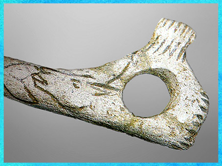D'après un bâton percé, motif de bouquetin, bois de renne, magdalénien, paléolithique supérieur. (Marsailly/Blogostelle)