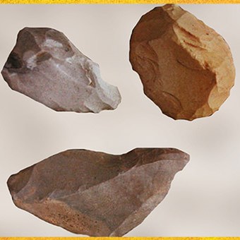 D'après un burin et des grattoirs, silex taillé, aurignacien, paléolithique supérieur. (Marsailly/Blogostelle)