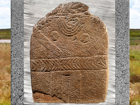 D'après une stèle féminine, seins ronds et ceinture à chevrons, vers 3000-2500 avjc, France, néolithique. (Marsailly/Blogostelle)