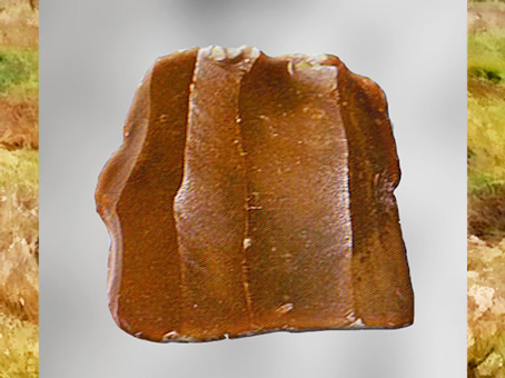 D'après un bloc de silex taillé, dit Livre de Beurre, néolithique.(Marsailly/Blogostelle)