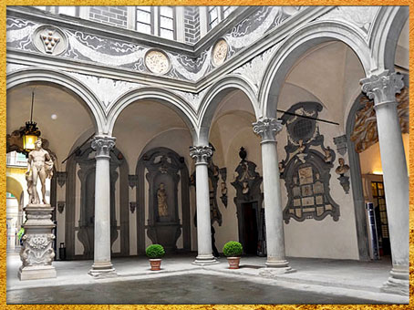 D’après le palais Médicis-Riccardi, Michelozzo, cour intérieure, 1444 -1459, Florence, XVe siècle, Quattrocento, Renaissance italienne. (Marsailly/Blogostelle)