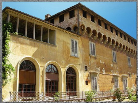 D’après la villa Médicis de Careggi, façade, 1440- 1459, remaniée par Michelozzo, XVe siècle, Florence, Quattrocento, Renaissance italienne. (Marsailly/Blogostelle)