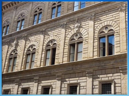 D’après le palais Rucellai, plans de Léon Battista Alberti, 1446, façade à refends, construction Bernardo Rossellino, 1446 -1451, Florence, Quattrocento, Renaissance italienne. (Marsailly/Blogostelle)