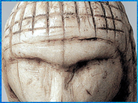 D’après la Dame de Brassempouy, détail, ivoire de mammouth, vers 22 000 avjc, Landes, France, paléolithique supérieur. (Marsailly/Blogostelle)