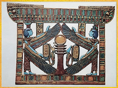 D'après Osiris-pilier Djed, les couronnes de Basse et de Haute Égypte, Nephtys et Isis ailées, pectoral de Toutankhamon, XVIIIe dynastie, Nouvel Empire, Égypte ancienne. (Marsailly/Blogostelle)