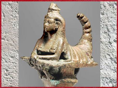 D’après la déesse scorpion Selket, bronze, IIIe siècle-Ier siècle avjc, époque Ptolémaïque, Égypte ancienne. (Marsailly/Blogostelle)