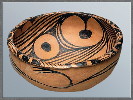 D’après une jatte, motif dérivé de l'oiseau, céramique peinte, culture de Yangshao, 5000- 2500 avjc, néolithique, Chine ancienne. (Marsailly/Blogostelle) 