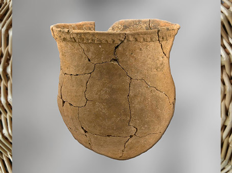 D'après un vase, terre cuite à motifs imprimés dans la pâte crue, IVe millénaire avjc, Bas-Rhin, néolithique, France. (Marsailly/Blogostelle)