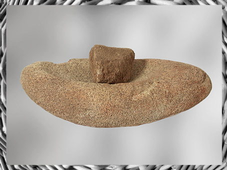 D'après une meule à grains en pierre, granit, Bretagne, France, néolithique. (Marsailly/Blogostelle)