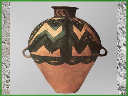D'après une jarre, terre cuite peinte, motif de batracien, culture de Majiayao, phase de Machang, 2000-1500 avjc, néolithique, Chine ancienne. (Marsailly/Blogostelle)