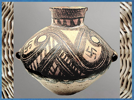 D’après une céramique peinte, motifs spirales et svastika, culture Majiayao, Gansu, vers 2600-2300 avjc, néolithique, Chine ancienne. (Marsailly/Blogostelle)