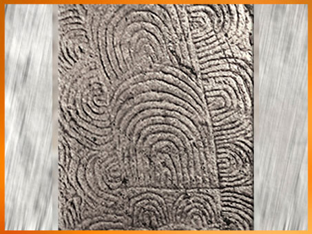 D'après des motifs de méandres, dolmen de Gavrinis, 3500 ans avjc, Morbihan, Bretagne, France, IVe millénaire avjc, néolithique. (Marsailly/Blogostelle)