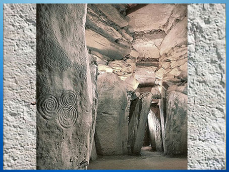 D'après le tumulus de Newgrange, domaine à couloirs et dalles mégalithiques, vers 3200 avjc, Irlande, IVe millénaire avjc, néolithique. (Marsailly/Blogostelle)