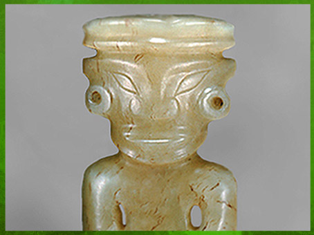 D’après une figurine en jade, amulette, culture de Longshan, vers 2500 -1700 avjc, néolithique, Chine ancienne. (Marsailly/Blogostelle) 