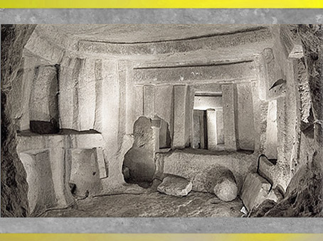 D'après l'hypogée de Hal Saflieni, creusée dans la roche, chambres funéraires, IVe- IIIe millénaire avjc, Malte, néolithique. (Marsailly/Blogostelle)