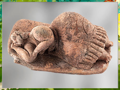 D'après une statuette, femme ou déesse endormie, terre cuite, Hal Saflieni, IVe -IIIe millénaire avjc, Malte, néolithique. (Marsailly/Blogostelle)