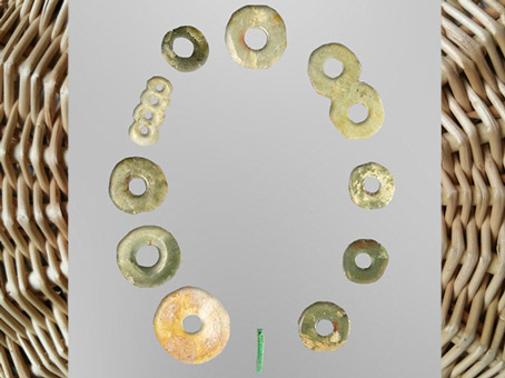 D'après des disques bi et perles, jade, cultures de Dawenkou, de Longshan et de Liangzhu, Shandong, néolithique, Chine ancienne. (Marsailly/Blogostelle) 