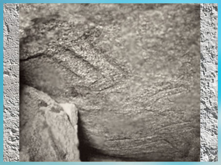 D'après des haches, Table des Marchand, Locmariaquer, Gavrinis, 3500 ans avjc, Morbihan, Bretagne, France, IVe millénaire avjc, néolithique. (Marsailly/Blogostelle)