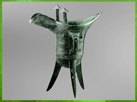 D'après une coupe jue, pour boissons alcoolisées, bronze rituel, fin dynastie Shang, XIVe-XIe siècle avjc, âge du Bronze, Chine ancienne. (Marsailly/Blogostelle) 