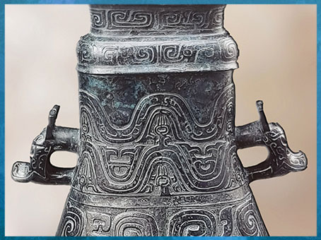 D’après un bronze rituel, Yin Gou fanghu, pour boissons alcoolisées, avec 21 caractères, détail, Zhou occidentaux, XIe-VIIIe siècle avjc, Chine ancienne. (Marsailly/Blogostelle) 