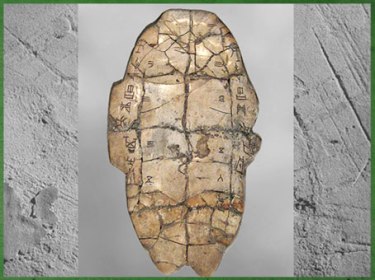 D’après une inscription divinatoire, écaille de tortue, XIIIe siècle avjc, dynastie Shang, règne roi Wu Ding, âge du Bronze, Chine ancienne. (Marsailly/Blogostelle) 