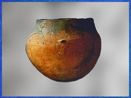 D'après une céramique carénée, terre cuite, chalcolithique, IIIe millénaire avjc, âge du cuivre. (Marsailly/Blogostelle)