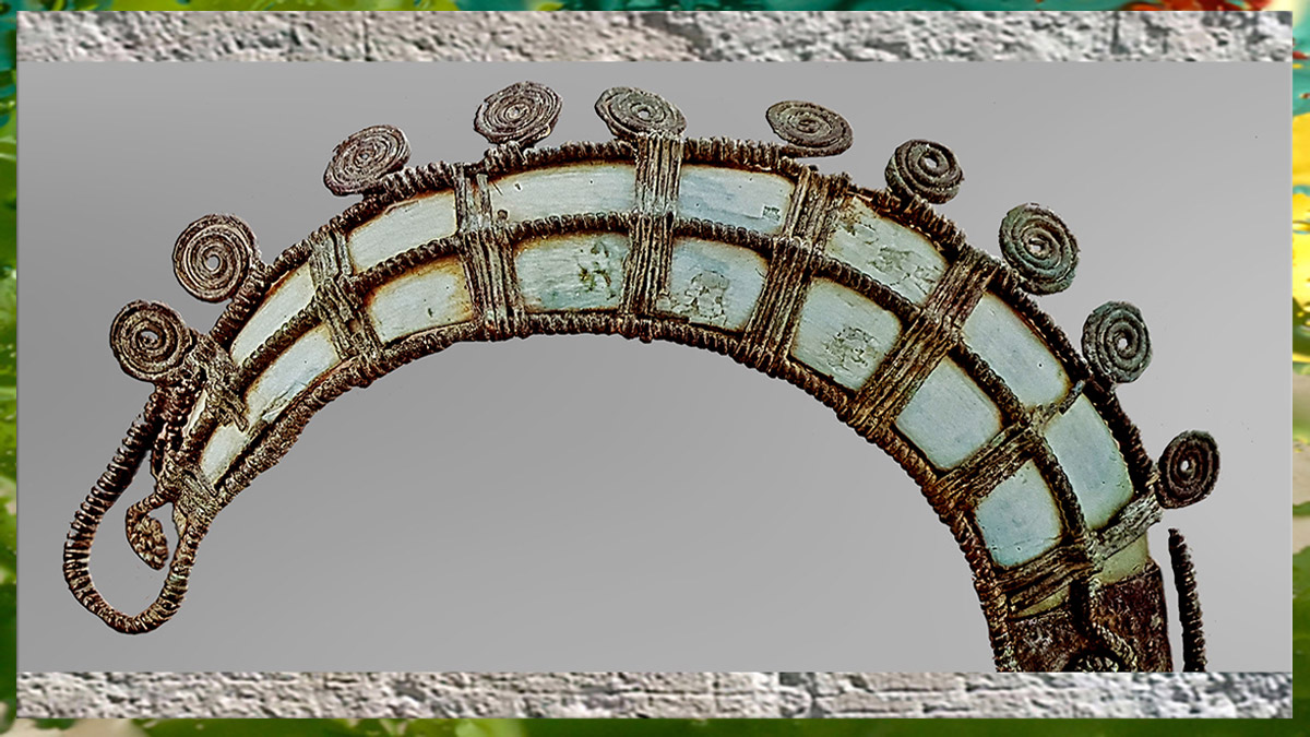 D'après les arts de l'âge du Bronze, parure à spirales, France. (Marsailly/Blogostelle)