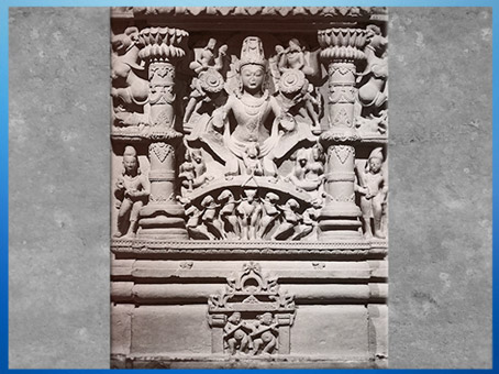 D'après le dieu Soleil Surya sur son char, sculpture, dynastie Paramara, IXe siècle- XIVe siècle, Malwa, Inde médiévale. (Marsailly/Blogostelle)