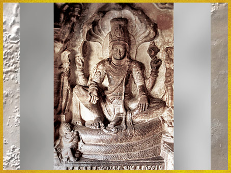 D’après Vishnu sur Ananta, serpent cosmique, époque Chalukya (ou Çalukya), VIe-VIIe siècle, Bâdâmi, Karnataka, Inde ancienne. (Marsailly/Blogostelle)